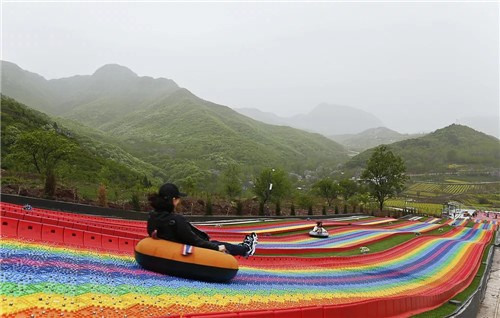 林州彩虹滑草场